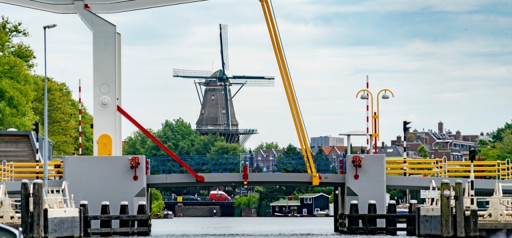 Varen Amsterdam grachtengordel Amstel molen Oost