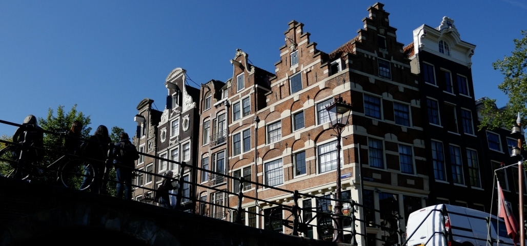 Bekendste gracht van Amsterdam Prinsengracht De bekendste en langste gracht van Amsterdam is de Prinsengracht