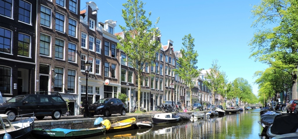 Bloemgracht mooiste gracht van de Jordaan in Amsterdam De Bloemgracht is de mooiste gracht van de Jordaan in Amsterdam